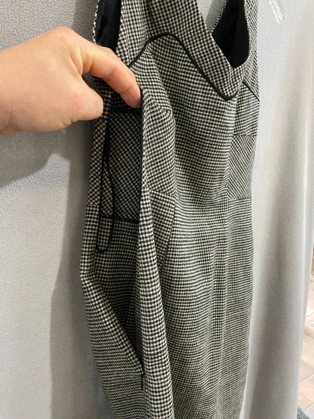 Diane von Furstenberg Houndstooth Wool Sheath Dress Silk Lined V-Neck Tailored